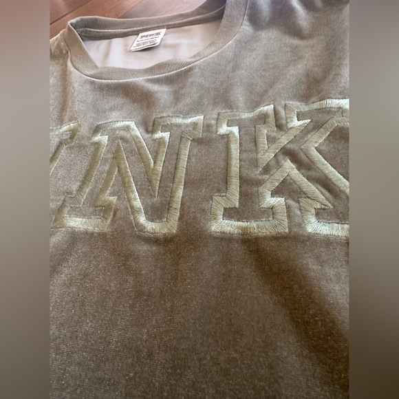 Velvet Green Victoria’s Secret PINK Short Sleeve Shirt - Picture 2 of 8